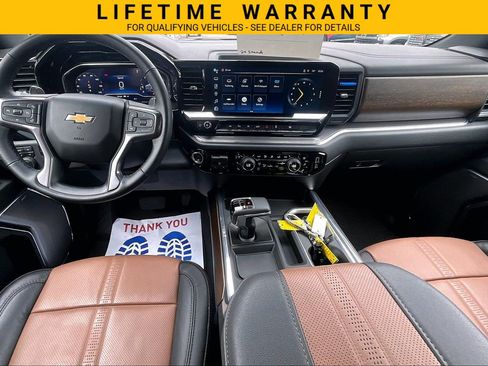 Used 2024 Chevrolet Silverado 1500 High Country AWD/4WD image 16
