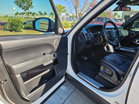 Used 2016 Land Rover Range Rover HSE image 15