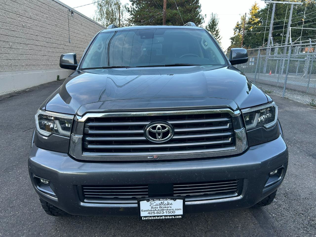 Used 2018 Toyota Sequoia SR5 w/ Premium Package AWD/4WD image 2