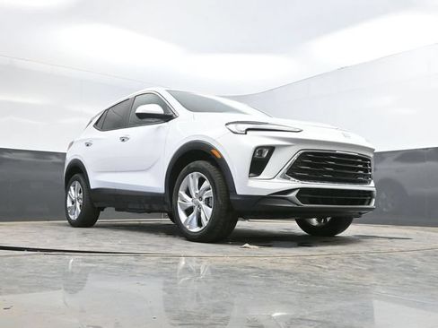 Used 2025 Buick Encore GX Preferred AWD/4WD image 48