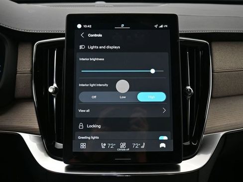 New 2026 Volvo XC90 B6 Plus w/ Protection Package Premier image 17