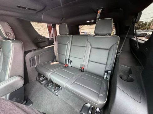 Used 2026 Chevrolet Suburban Premier w/ Sun And Tow Package AWD/4WD image 18