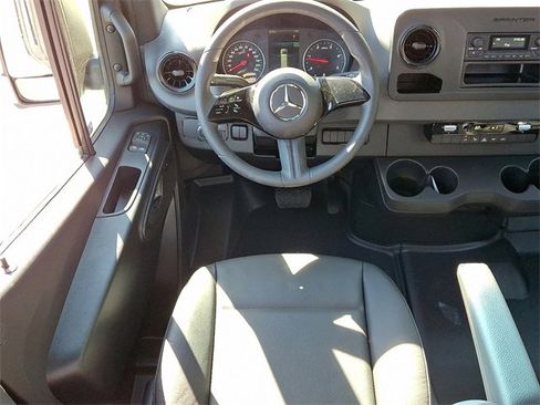 Used 2025 Mercedes-Benz Sprinter 2500 image 11