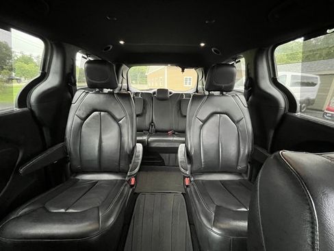 Used 2020 Chrysler Pacifica Touring-L w/ Advanced Safetytec Group FWD image 28