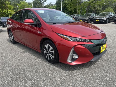 Used 2018 Toyota Prius Prime Advanced w/ Carpet Mat Package FWD image 3