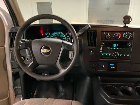 Used 2014 Chevrolet Express 2500 Extended RWD image 10