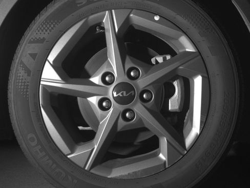 Used 2025 Kia K4 LXS image 13