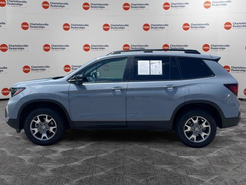 Used 2023 Honda Passport TrailSport image 2