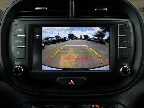 Used 2025 Kia Soul LX w/ LX Technology Package FWD image 29