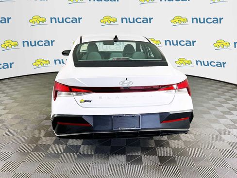 Certified 2025 Hyundai Elantra SE FWD image 6
