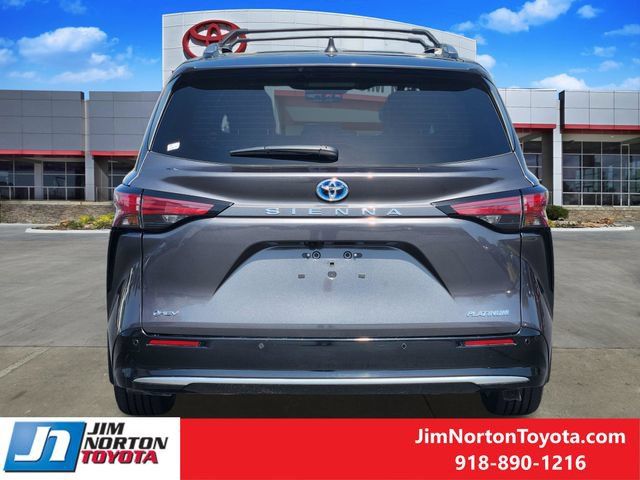 Used 2025 Toyota Sienna Platinum FWD image 7