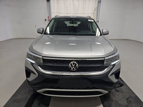 Used 2023 Volkswagen Taos SE FWD image 3