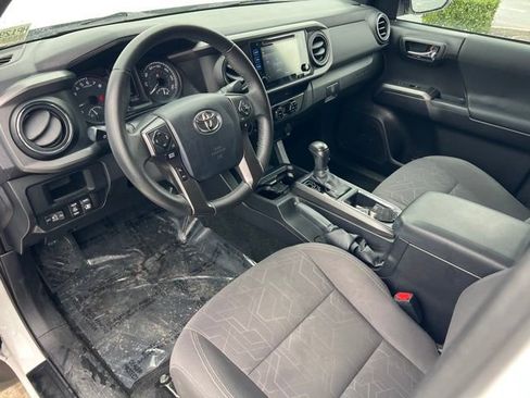 Used 2017 Toyota Tacoma TRD Off-Road w/ Tow Package (A/T) image 12