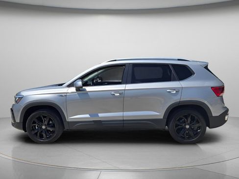 Certified 2023 Volkswagen Taos SE w/ Black Wheel Package FWD image 3
