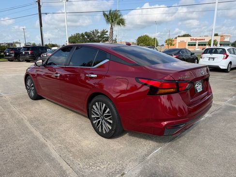 Used 2024 Nissan Altima 2.5 SV FWD image 3