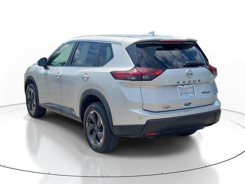 Used 2024 Nissan Rogue SV AWD/4WD image 3
