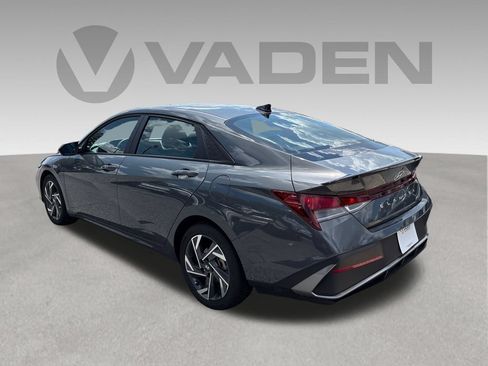 Used 2025 Hyundai Elantra Sport FWD image 19