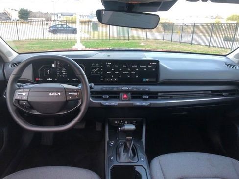 Used 2025 Kia K4 EX image 40