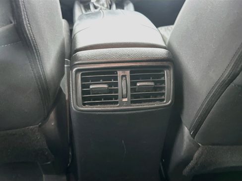 Used 2020 Nissan Rogue SV FWD image 25