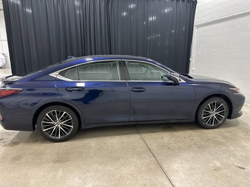Used 2023 Lexus ES 350 w/ Premium Package image 11