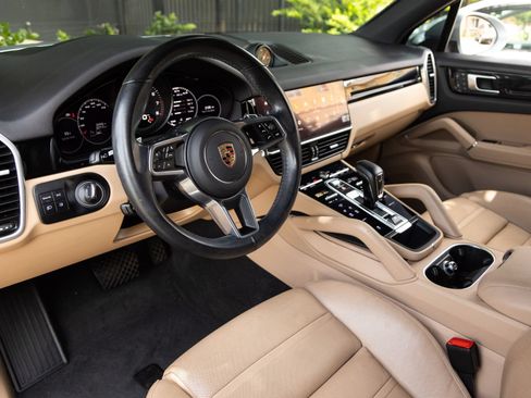 Certified 2023 Porsche Cayenne AWD/4WD image 3