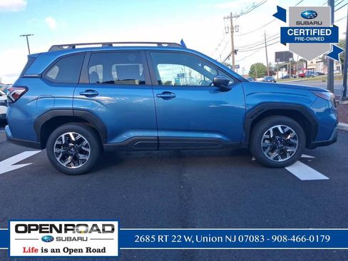 Used 2025 Subaru Forester Premium AWD/4WD image 2