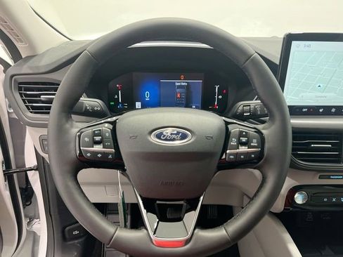 Used 2024 Ford Escape SE FWD image 3