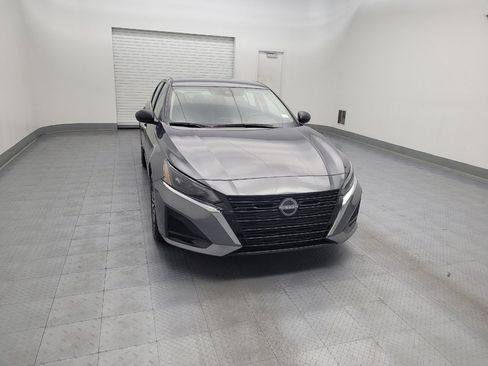 Used 2025 Nissan Altima 2.5 SV FWD image 14