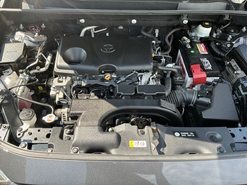 Used 2021 Toyota RAV4 XLE AWD/4WD image 33