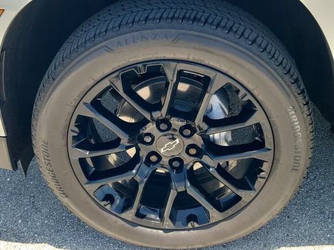 Used 2025 Chevrolet Tahoe High Country AWD/4WD image 7