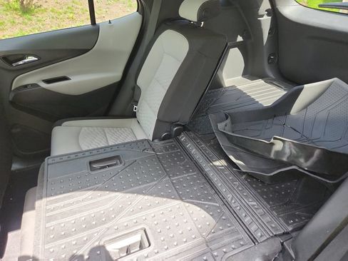 Used 2020 Chevrolet Equinox LS w/ LS Convenience Package FWD image 36