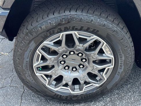 Used 2024 GMC Hummer EV 3X AWD/4WD image 12