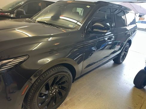 Used 2025 Lincoln Navigator Reserve w/ Jet Appearance Package AWD/4WD image 8