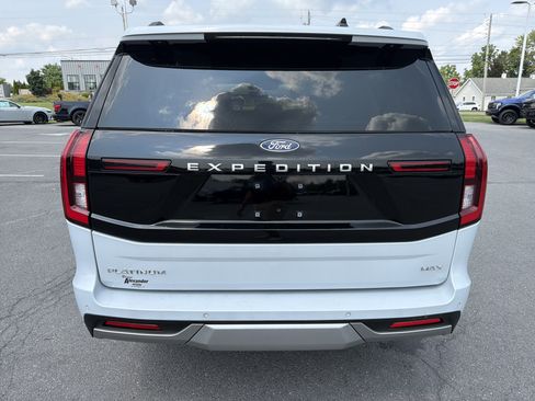 Used 2025 Ford Expedition Max Platinum w/ Driver's Package AWD/4WD image 4