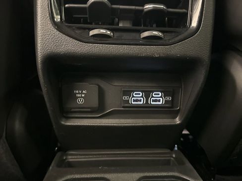 Used 2023 Jeep Grand Cherokee L Limited AWD/4WD image 18