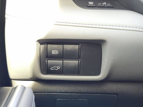 Used 2020 Toyota Highlander XLE image 26