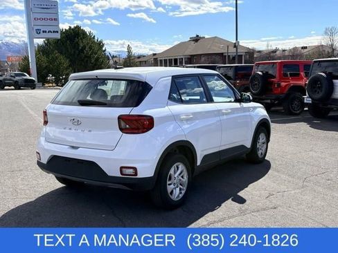 Used 2025 Hyundai Venue SE image 3
