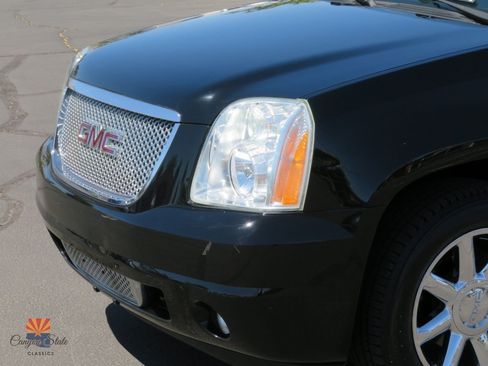 Used 2011 GMC Yukon XL Denali AWD/4WD image 36