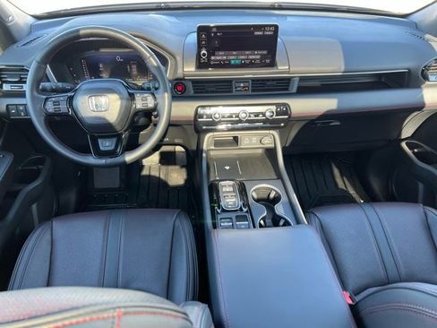 Used 2025 Honda Pilot Black Edition image 13