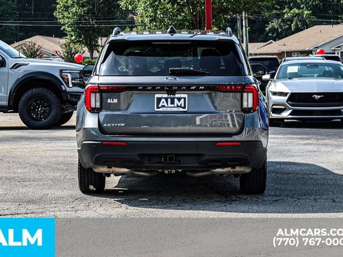 Used 2025 Ford Explorer Active RWD image 11