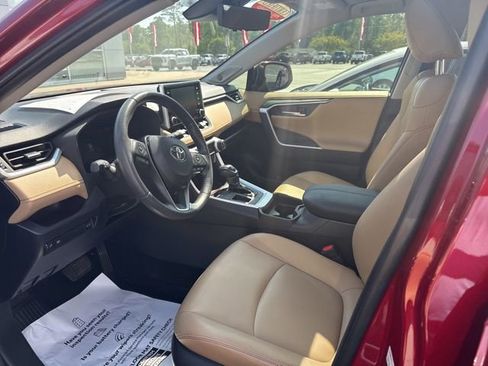 Used 2020 Toyota RAV4 Limited image 5