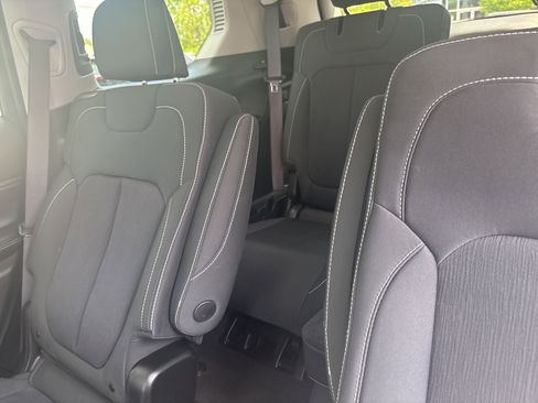 Used 2022 Jeep Grand Cherokee L Laredo w/ Luxury Tech Group I image 23