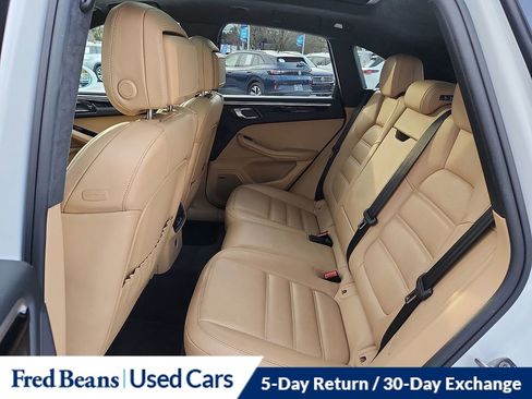 Used 2018 Porsche Macan Turbo image 10