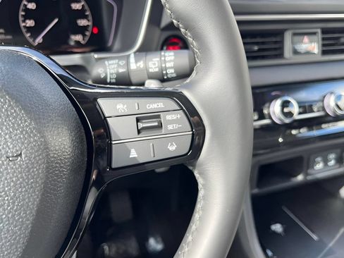 Used 2025 Honda Pilot EX-L image 18