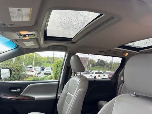 Used 2017 Toyota Sienna Limited AWD/4WD image 29