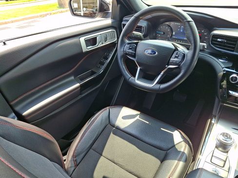 Used 2023 Ford Explorer ST-Line AWD/4WD image 13