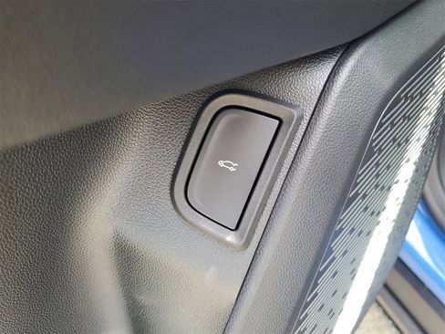 New 2026 Chevrolet Equinox ACTIV w/ Convenience Package III image 17