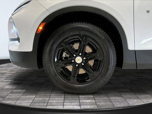 Used 2025 Chevrolet Blazer LT AWD/4WD image 33