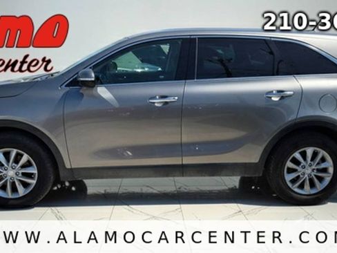 Used 2018 Kia Sorento L FWD image 2