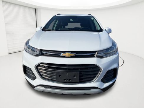 Used 2019 Chevrolet Trax LT w/ LT Convenience Package image 2